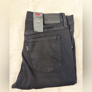 30x32 Levi's Women's 311 Shaping Skinny Jeans in Black